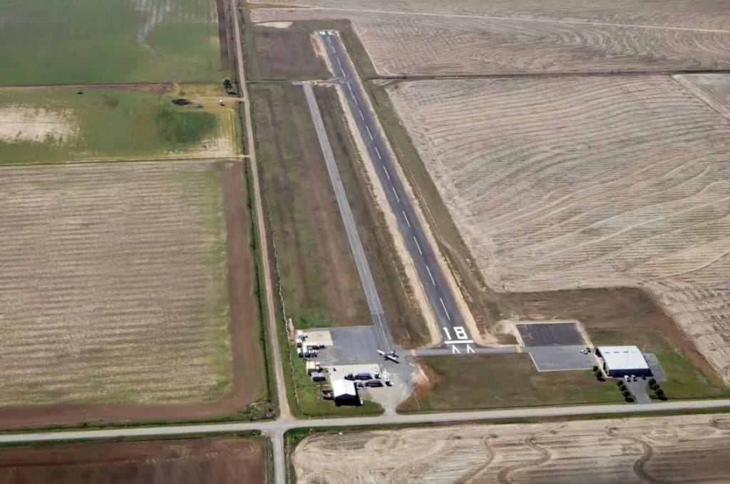 Panorama infrastruktury portu Clarendon Municipal Airport