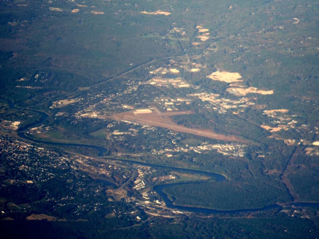 Luftaufnahme der Infrastruktur von Concord Municipal Airport