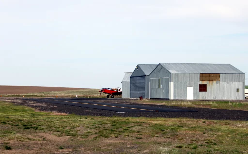 Aerial view of Condon State Pauling Field airport infrastructure