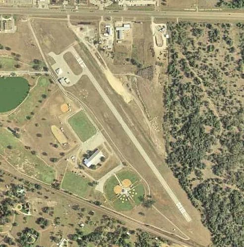 Luftaufnahme der Infrastruktur von Cuero Municipal Airport