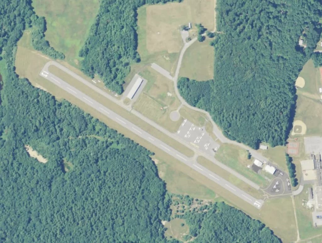 Luftaufnahme der Infrastruktur von Danielson Airport