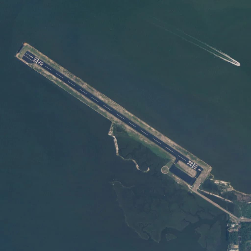 Luftaufnahme der Infrastruktur von Dauphin Island Airport