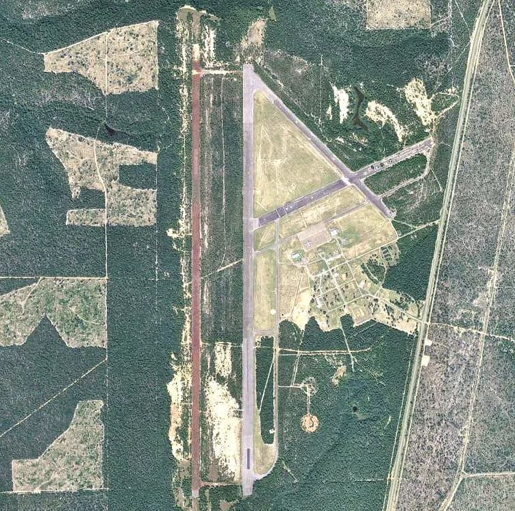 Panorama infrastruktury portu Eglin Field Nr 2 Airport