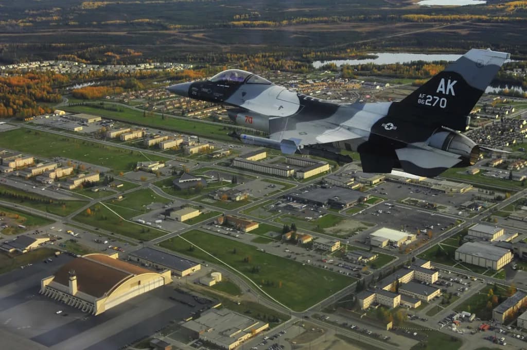Vue aérienne de l'infrastructure de Eielson Air Force Base