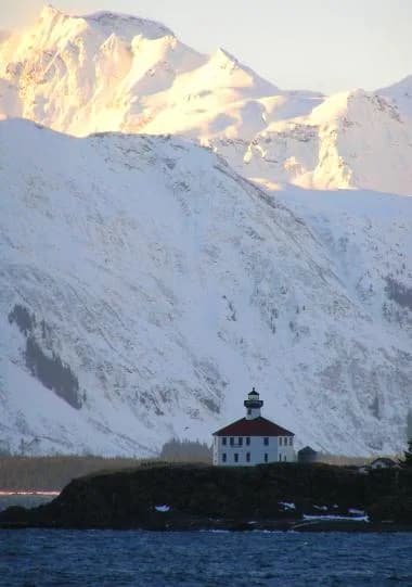 Panorama infrastruktury portu Eldred Rock CG Light Station Helipad
