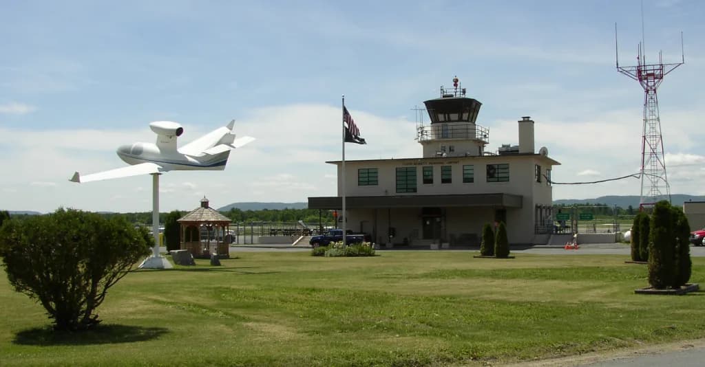 Luftaufnahme der Infrastruktur von Floyd Bennett Memorial Airport