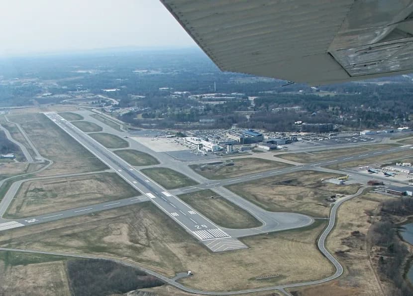 Vue aérienne de l'infrastructure de Portland International Jetport