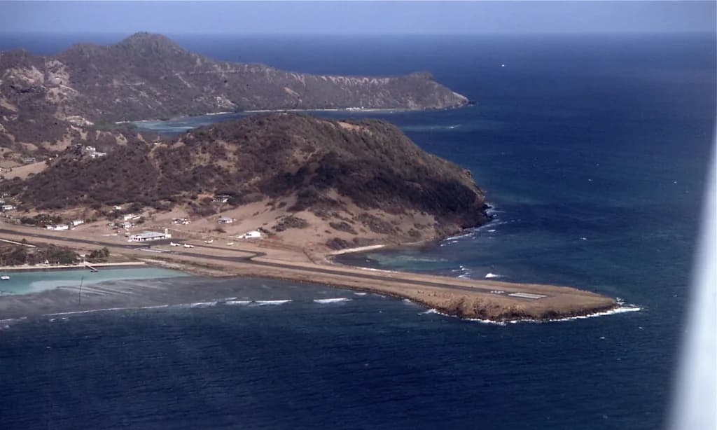 Vue aérienne de l'infrastructure de Union Island International Airport