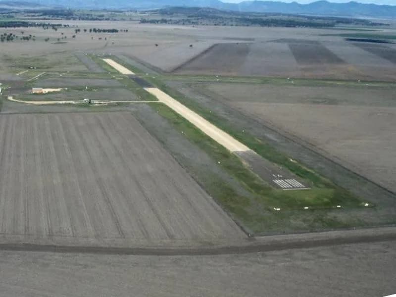 Luftaufnahme der Infrastruktur von Quirindi Airport