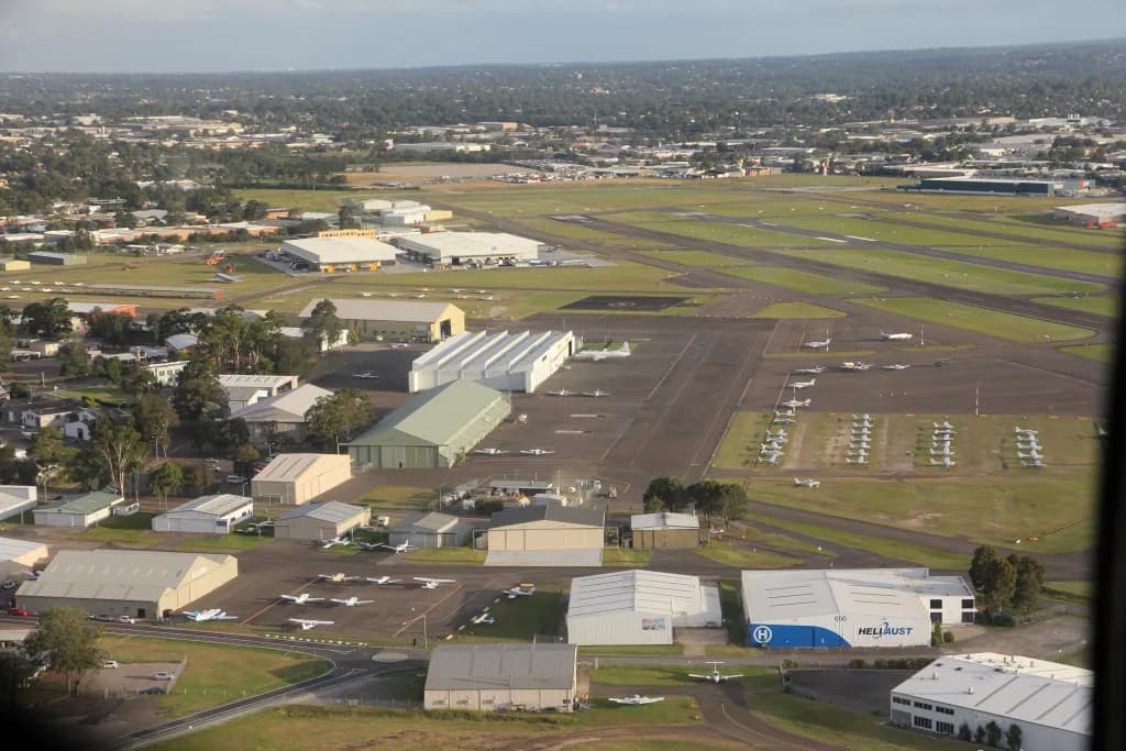 Luftaufnahme der Infrastruktur von Sydney Bankstown Airport