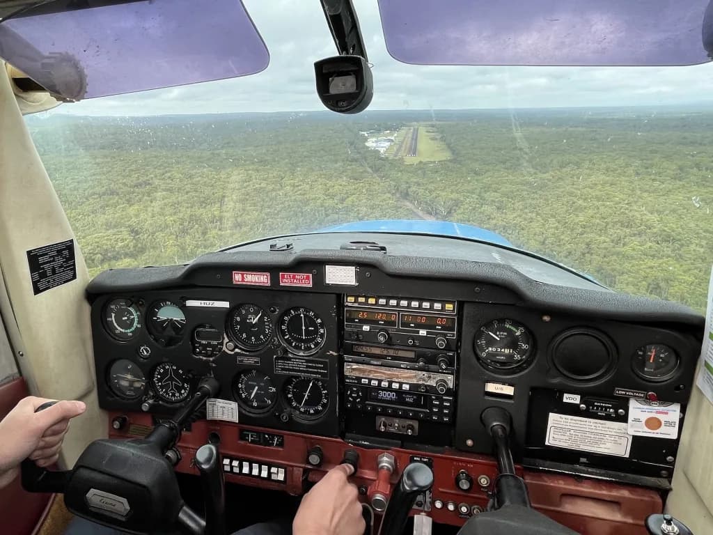 Luftaufnahme der Infrastruktur von Wedderburn Aerodrome