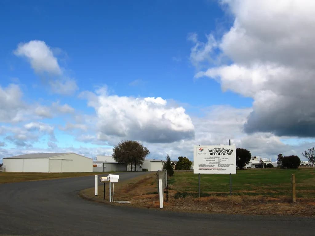 Luftaufnahme der Infrastruktur von Yarrawonga Airport