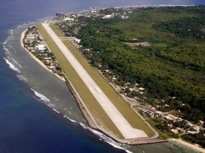 Vue aérienne de l'infrastructure de Nauru International Airport
