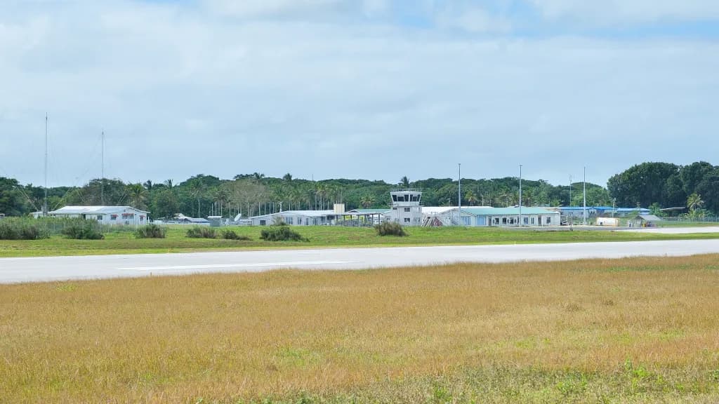 Luftaufnahme der Infrastruktur von Niue International Airport