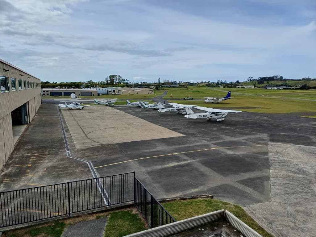 Luftaufnahme der Infrastruktur von North Shore Aerodrome