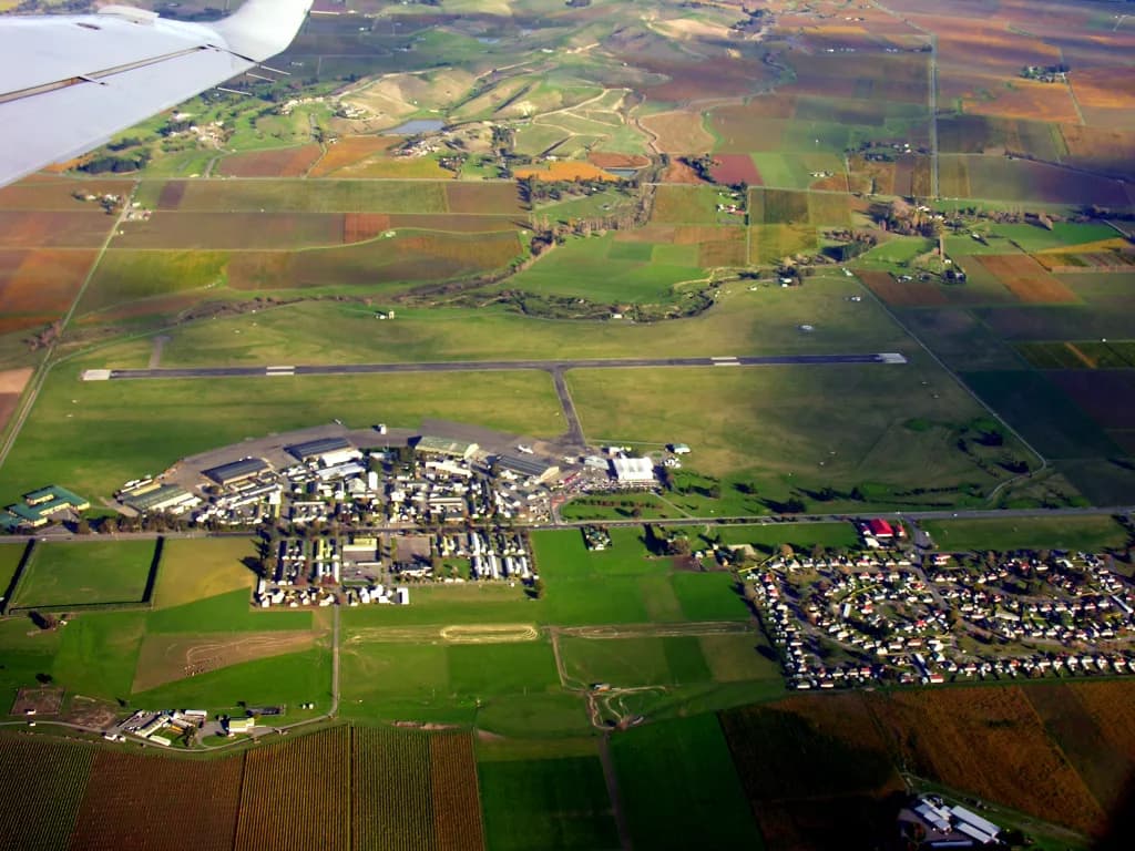 Luftaufnahme der Infrastruktur von Woodbourne Airport