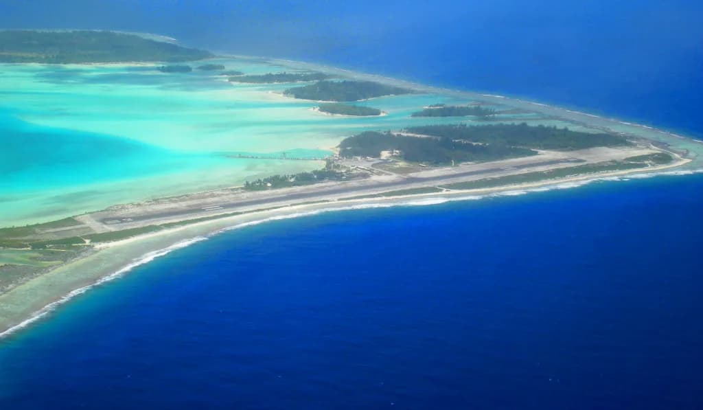 Vue aérienne de l'infrastructure de Bora Bora Airport
