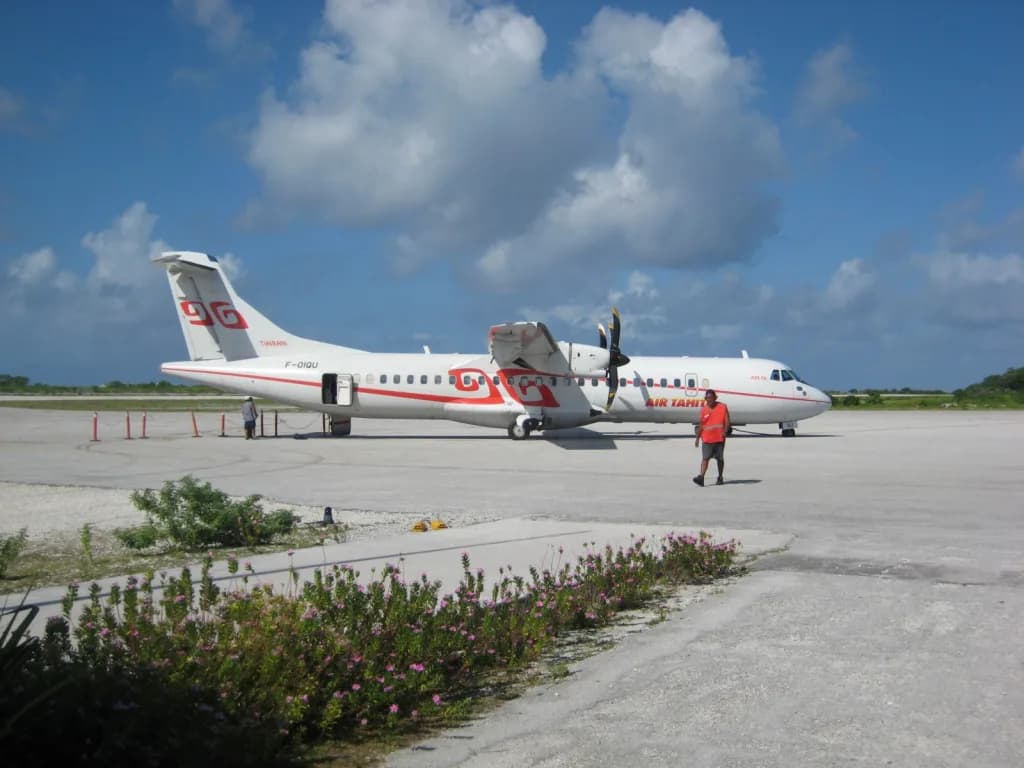 Vue aérienne de l'infrastructure de Rangiroa Airport