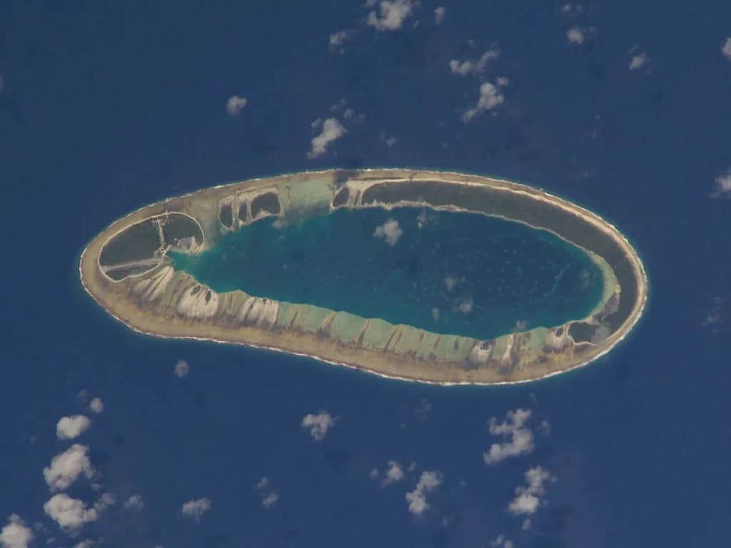 Aerial view of Vahitahi Airport airport infrastructure