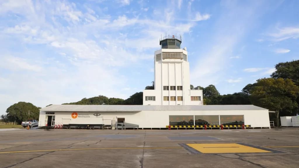 Luftaufnahme der Infrastruktur von Reconquista Airport