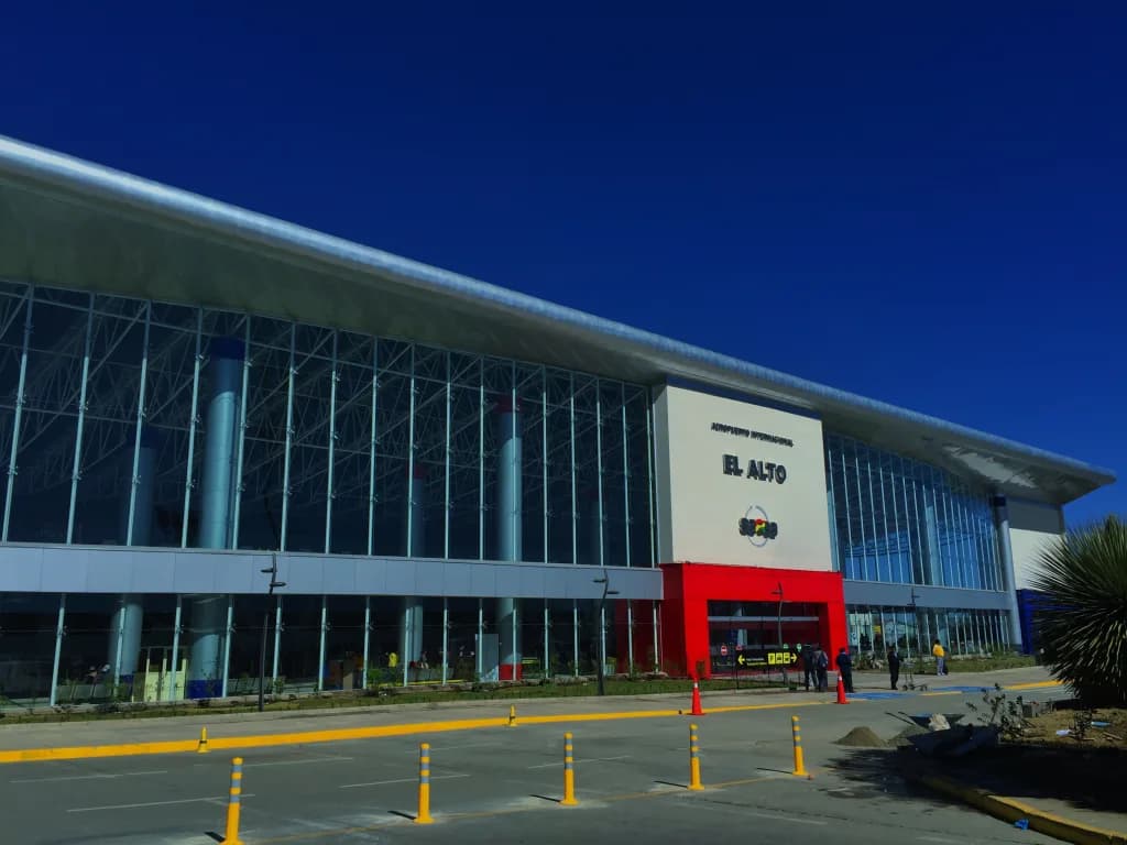 Luftaufnahme der Infrastruktur von El Alto International Airport