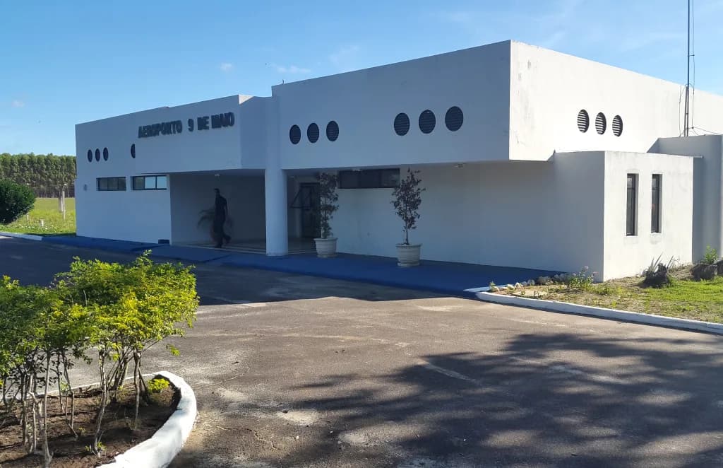 Luftaufnahme der Infrastruktur von 9 de Maio - Teixeira de Freitas Airport