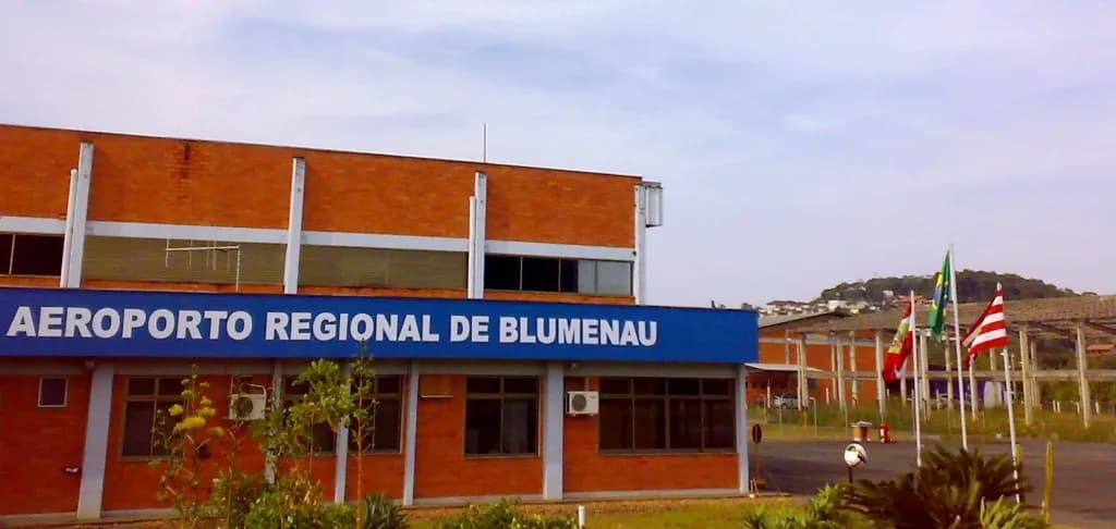Luftaufnahme der Infrastruktur von Blumenau Airport