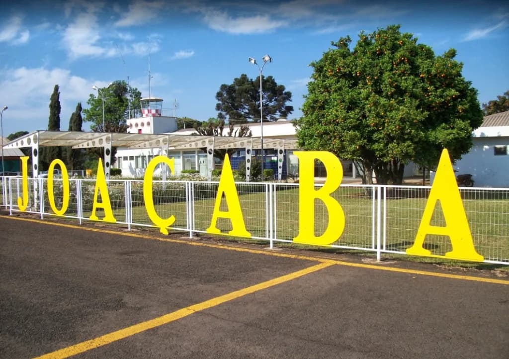 Luftaufnahme der Infrastruktur von Santa Terezinha Airport