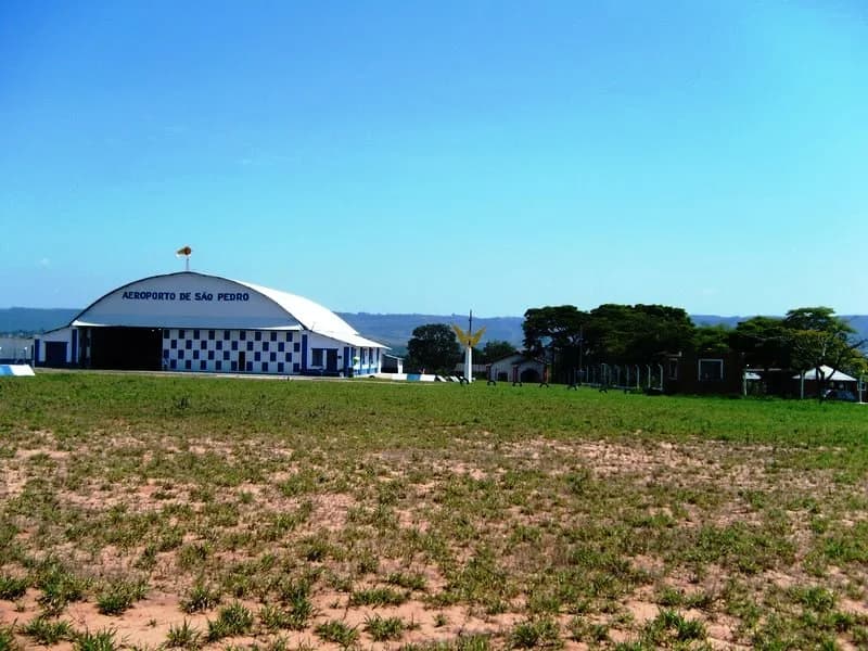 Luftaufnahme der Infrastruktur von São Pedro Airport