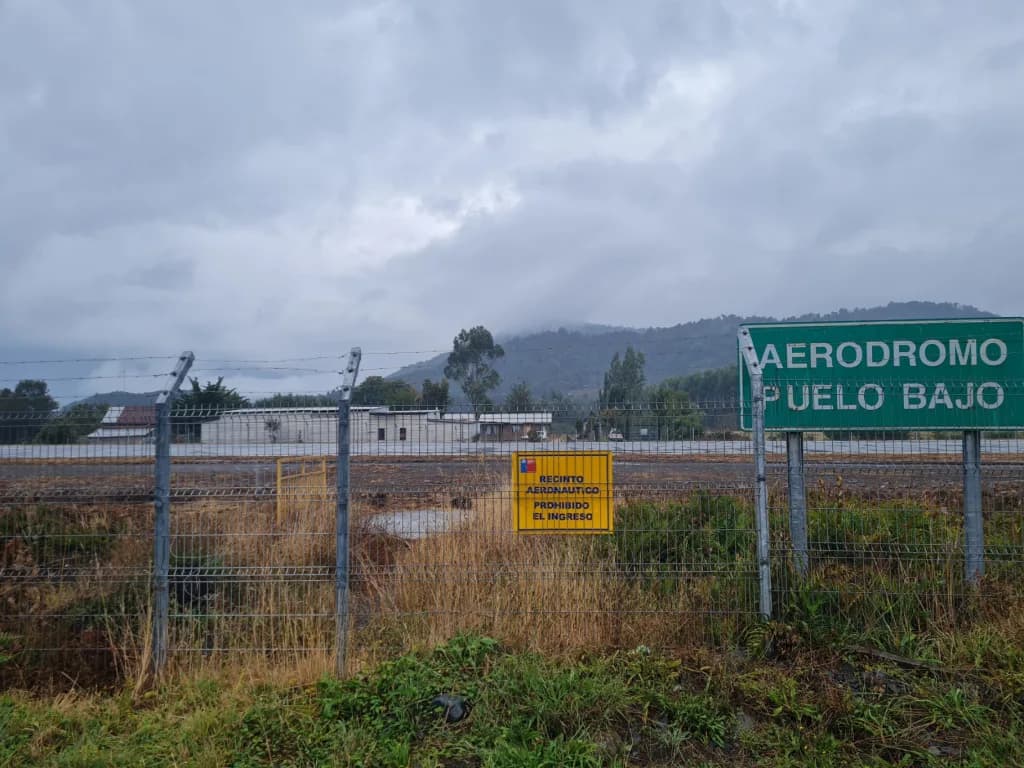 Vue aérienne de l'infrastructure de Puelo Bajo Airport
