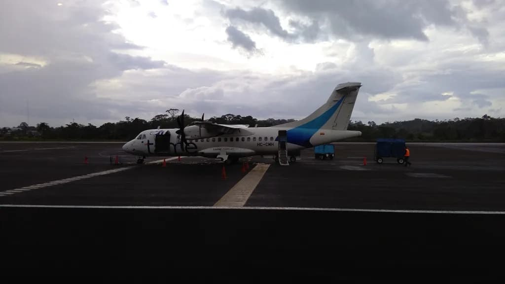 Luftaufnahme der Infrastruktur von Nueva Loja Airport