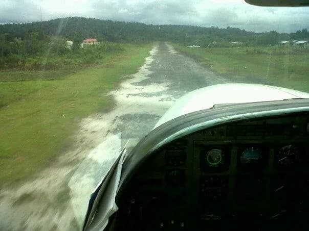 Vue aérienne de l'infrastructure de Kamarang Airport