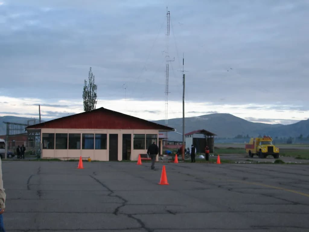 Luftaufnahme der Infrastruktur von Francisco Carle Airport