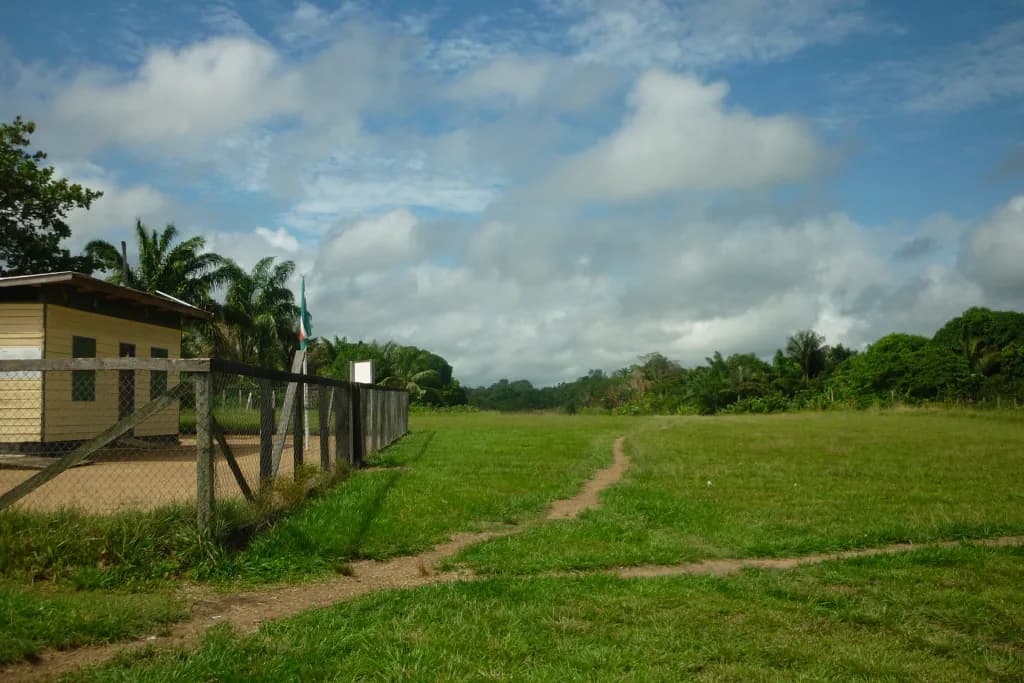 Vue aérienne de l'infrastructure de Ladouanie Airport