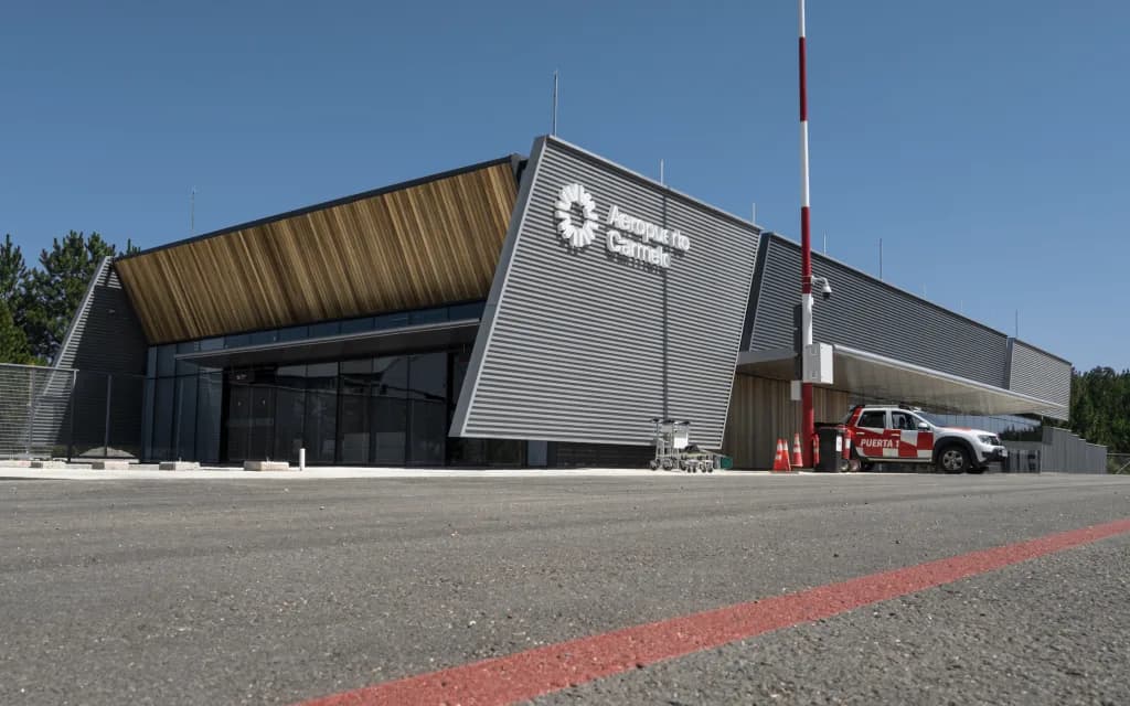 Luftaufnahme der Infrastruktur von Zagarzazú International Airport