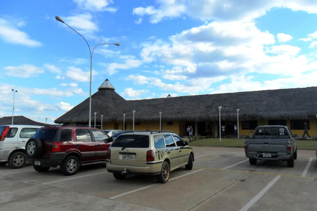 Luftaufnahme der Infrastruktur von Santa Elena de Uairén Airport