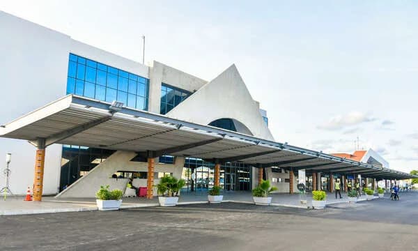 Panorama infrastruktury portu Cotonou Cadjehoun International Airport: Przewodnik po porcie lotniczym