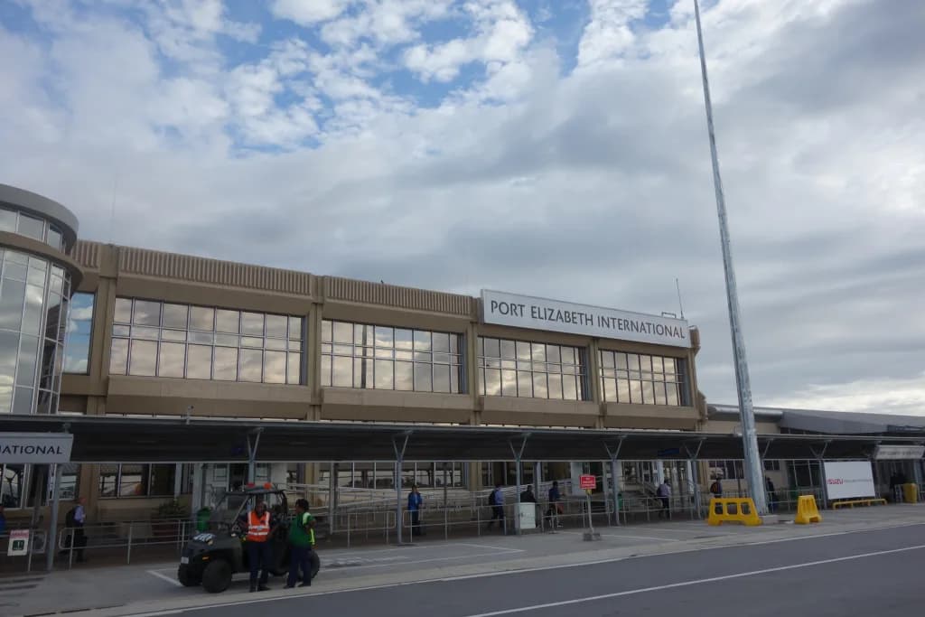 Panorama infrastruktury portu Przewodnik po Chief Dawid Stuurman International Airport
