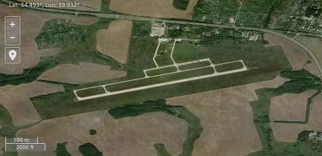 Luftaufnahme der Infrastruktur von Protasovo Regional Airport