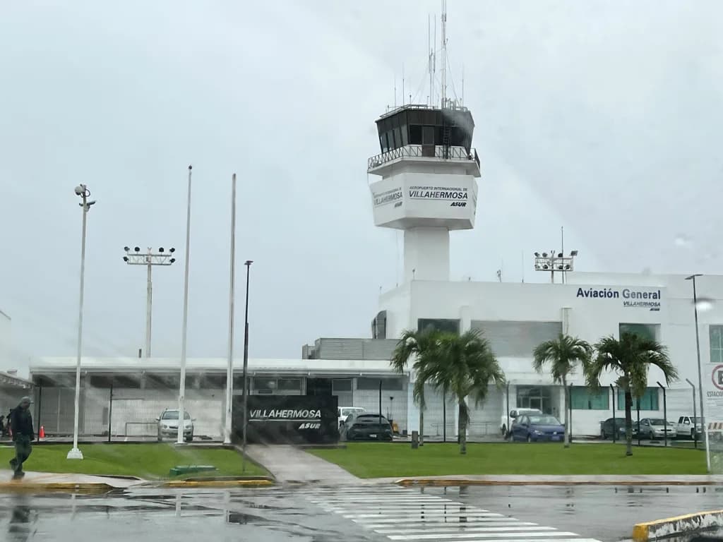 Panorama infrastruktury portu Odkryj port lotniczy Carlos Rovirosa Pérez w Villahermosa