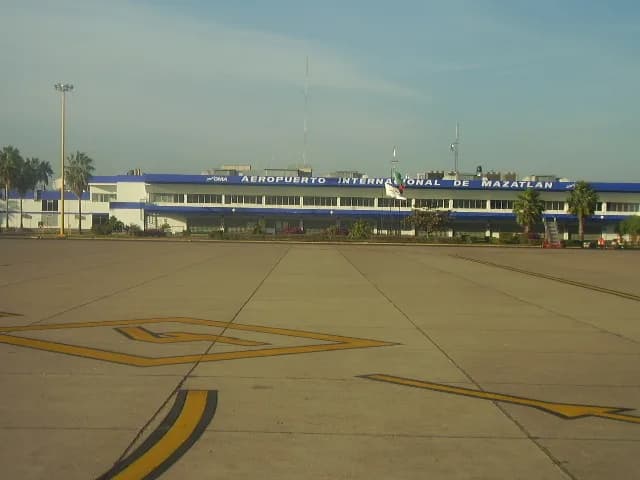 Panorama infrastruktury portu Odkryj Port Lotniczy General Rafael Buelna w Mazatlán