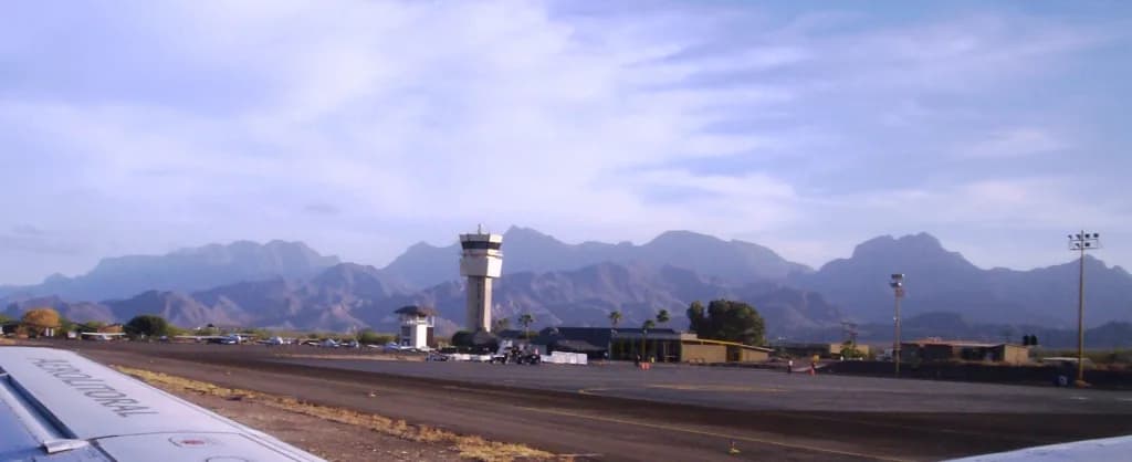 Panorama infrastruktury portu Przewodnik po Loreto International Airport: Twoje okno na Baja California