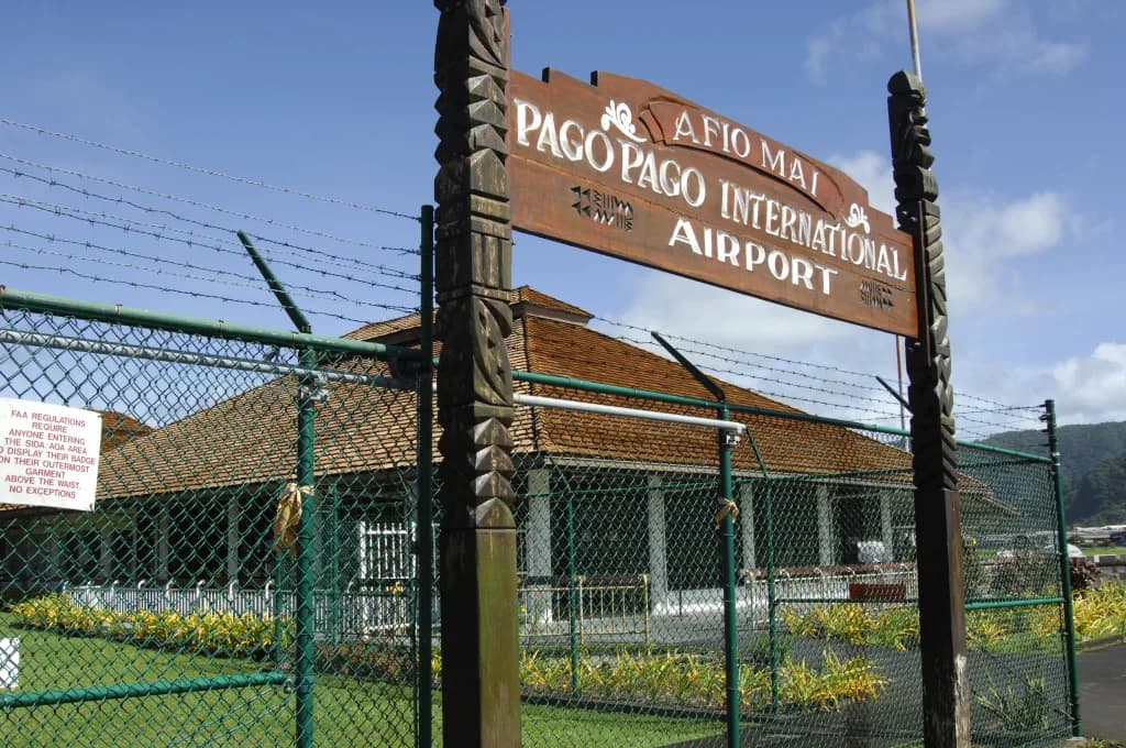 Luftaufnahme der Infrastruktur von Pago Pago International Airport
